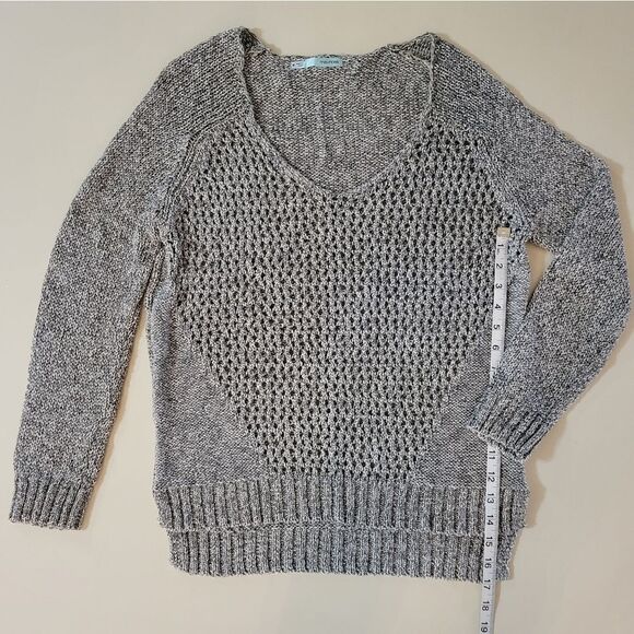 Maurices Women's Deep V-neck Long Sleeve Drop-tail Sweater - Picture 5 of 13